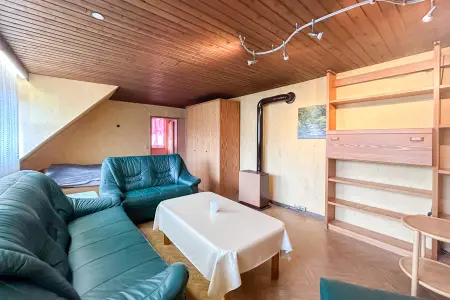 Wohnzimmer der Immobilie: Mehrgenerationenhaus - Großzügiges Einfamilienhaus mit viel Platz und Charme in Mainnähe! (Foto)