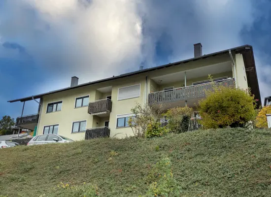 Ansicht NO der Immobilie: Selbstnutzer  u. Kapitalanleger aufgepasst: schöne, helle 2-Zimmer-ETW mit tollem Blick über Erbach! (Foto)