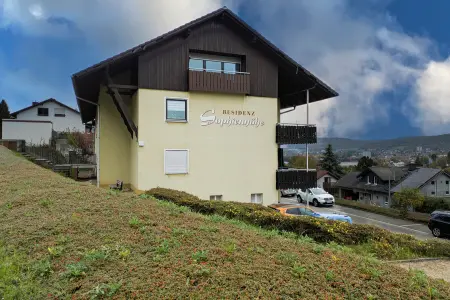 Ansicht S der Immobilie: Selbstnutzer  u. Kapitalanleger aufgepasst: schöne, helle 2-Zimmer-ETW mit tollem Blick über Erbach! (Foto)