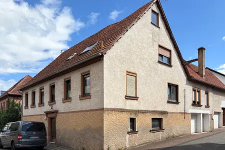 Seitenansicht_I der Immobilie: Aus Alt mach Neu – Ihr Projekt für ein kernsanierungsbedürftiges Haus in Wiebelsbach/Groß-Umstadt (Titelbild)