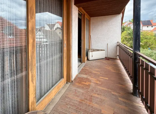 Balkon der Immobilie: Aus Alt mach Neu – Ihr Projekt für ein kernsanierungsbedürftiges Haus in Wiebelsbach/Groß-Umstadt (Foto)