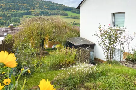 Garten der Immobilie: Ein Zuhause mit Herz – großzügiges Einfamilienhaus mit Einliegerwohnung und Platz für Ideen (Foto)
