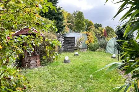 Garten der Immobilie: Ein Zuhause mit Herz – großzügiges Einfamilienhaus mit Einliegerwohnung und Platz für Ideen (Foto)