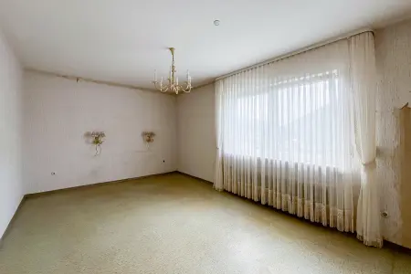 1.OG_Schlafzimmer der Immobilie: Ein Zuhause mit Herz – großzügiges Einfamilienhaus mit Einliegerwohnung und Platz für Ideen (Foto)