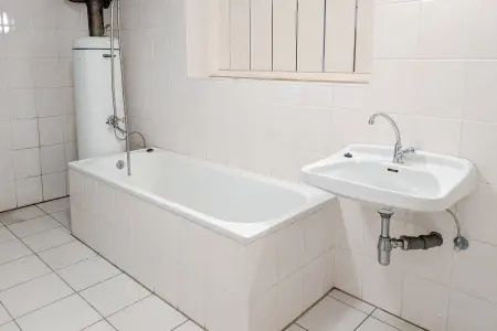 UG Bad der Immobilie: Selbermacher aufgepasst: Haus mit großem, naturnahen Grundstück und vielen Nutzungs-Möglichkeiten! (Foto)