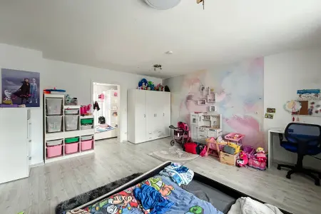 Kinderzimmer der Immobilie: Platz für die ganze Familie – modernisiertes Einfamilienhaus mit Gartenparadies, Garage und Carport! (Foto)
