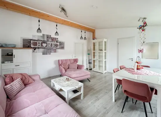 Wohnzimmer der Immobilie: Platz für die ganze Familie – modernisiertes Einfamilienhaus mit Gartenparadies, Garage und Carport! (Foto)