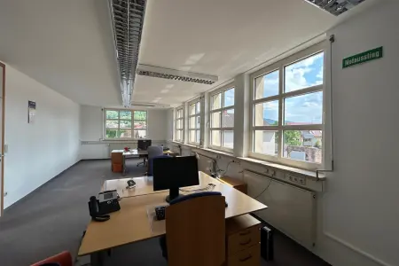 Büroräume der Immobilie: Bürogebäude in Top-Lage von Großheubach (Foto)