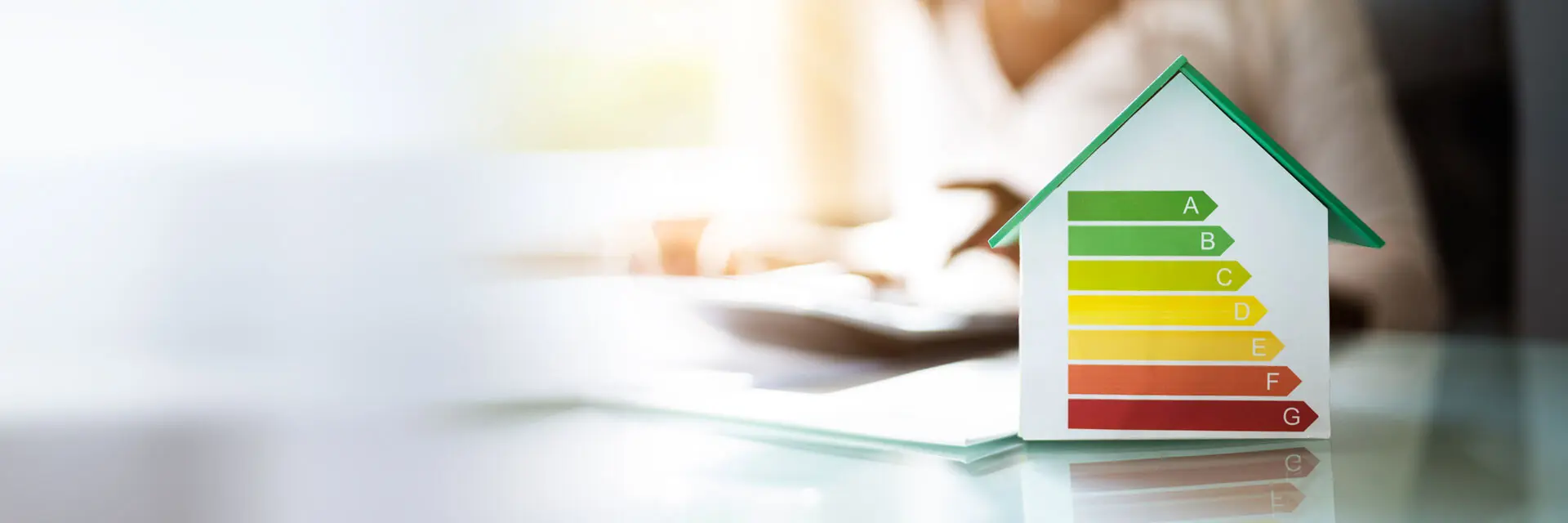 Energieausweis erstellen lassen - Haus mit Energiewerten